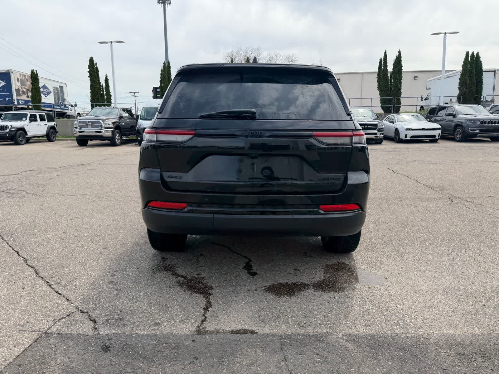 Thumbnail: 2023 Jeep Grand Cherokee - 23
