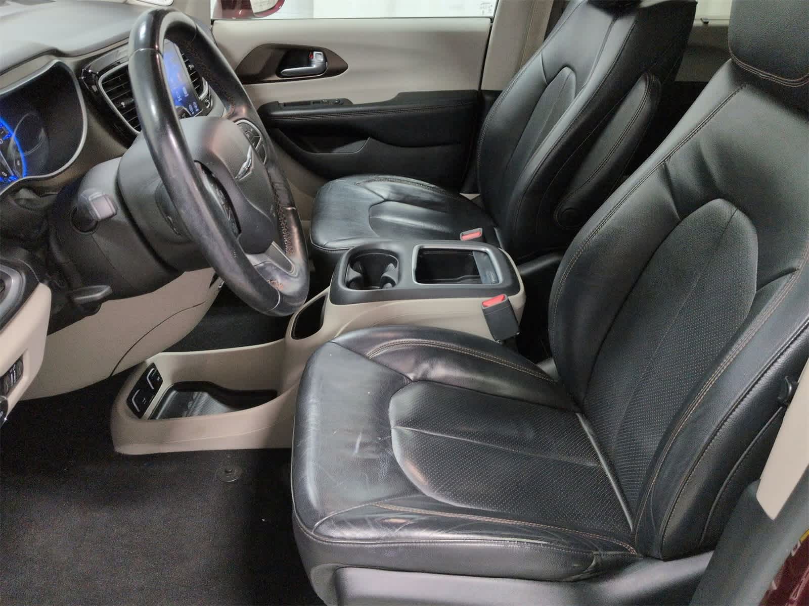 Thumbnail: 2017 Chrysler Pacifica - 17