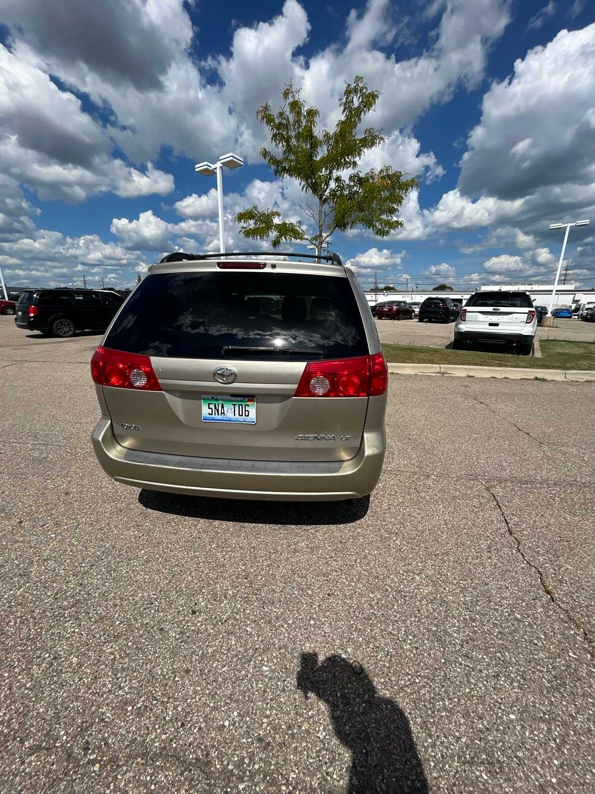 Thumbnail: 2008 Toyota Sienna - 18
