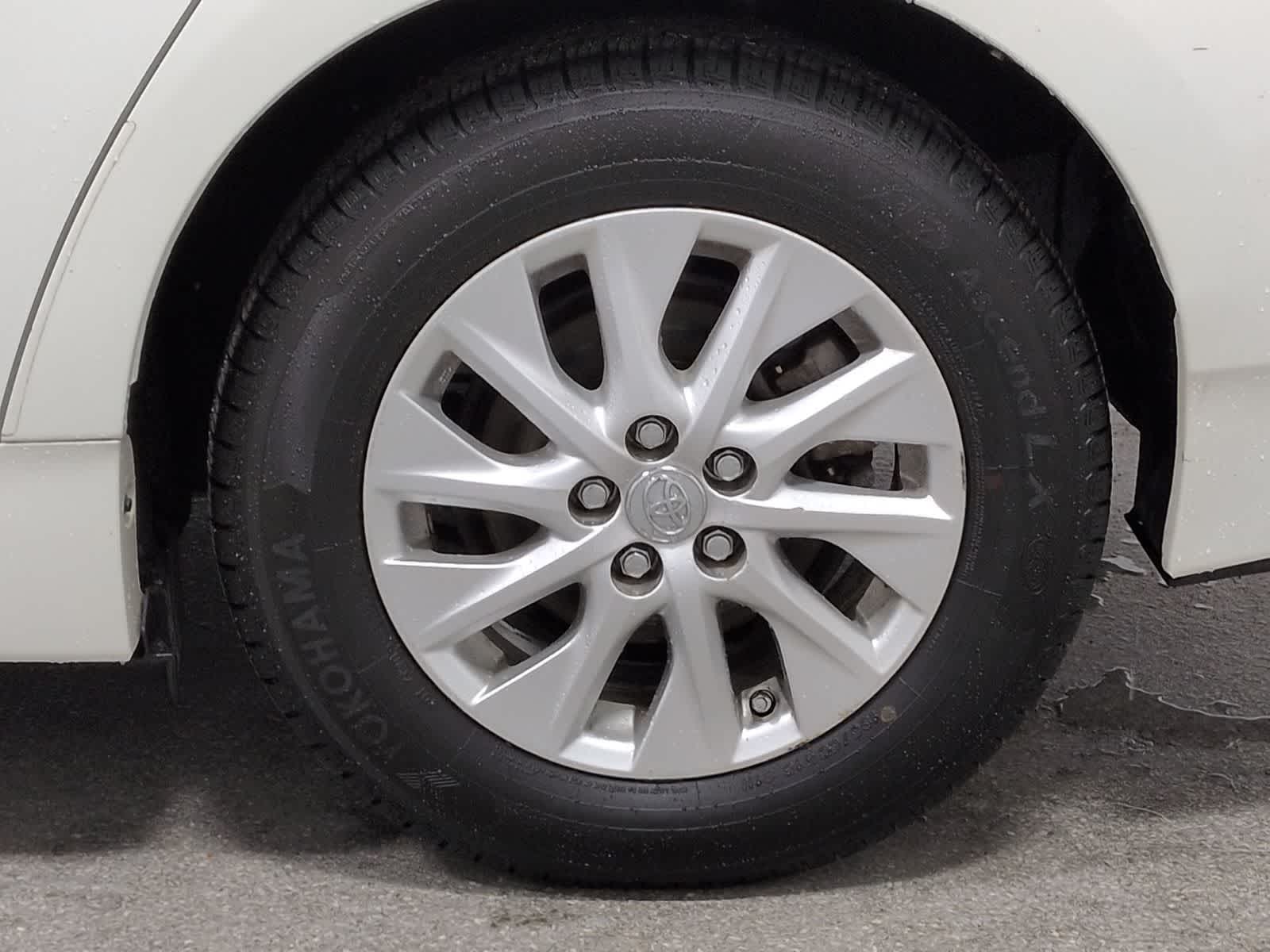 Thumbnail: 2012 Toyota Prius - 14