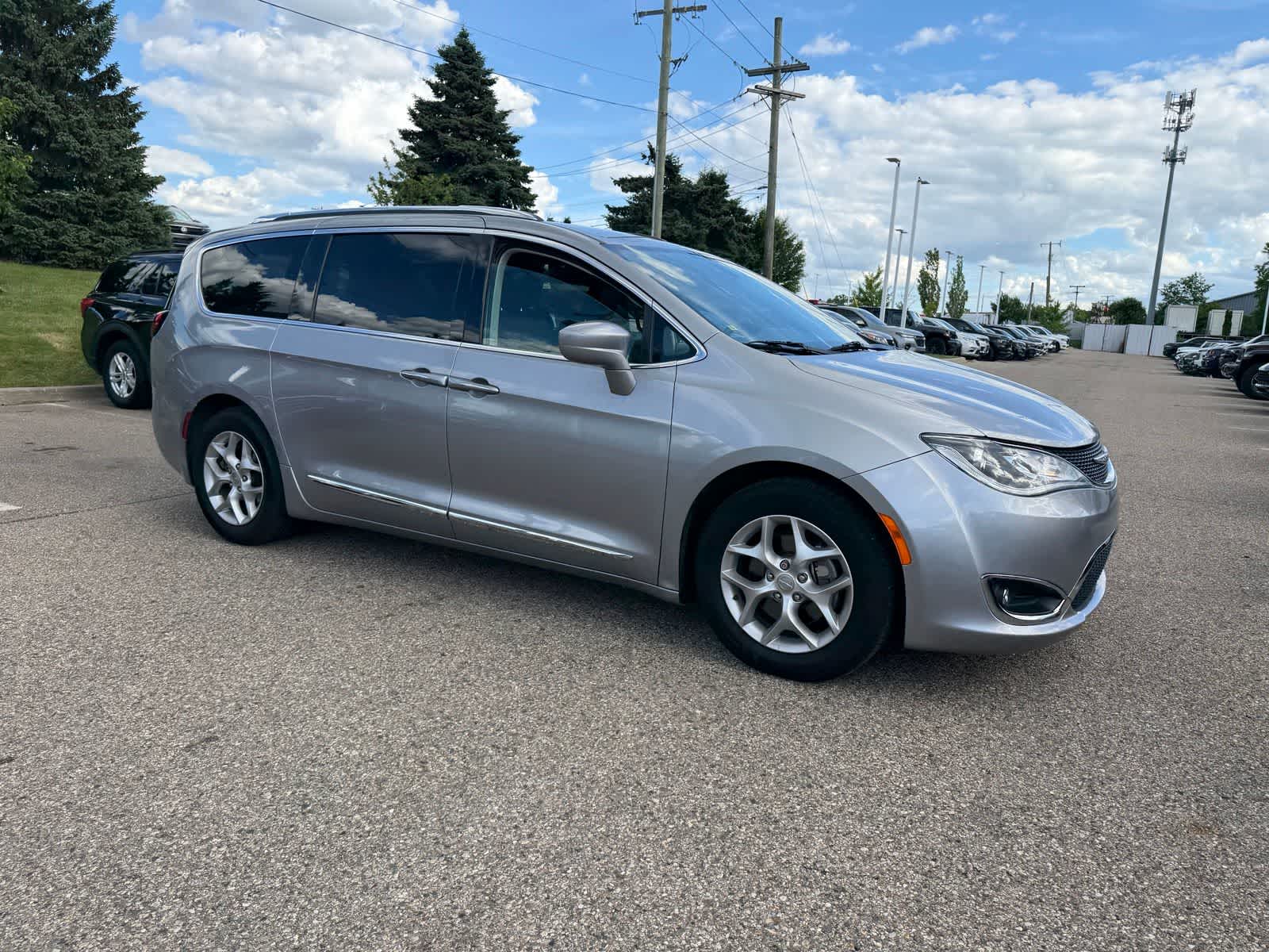 Thumbnail: 2018 Chrysler Pacifica - 8
