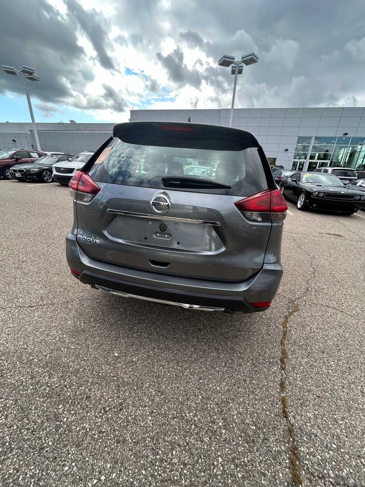 Thumbnail: 2019 Nissan Rogue - 17