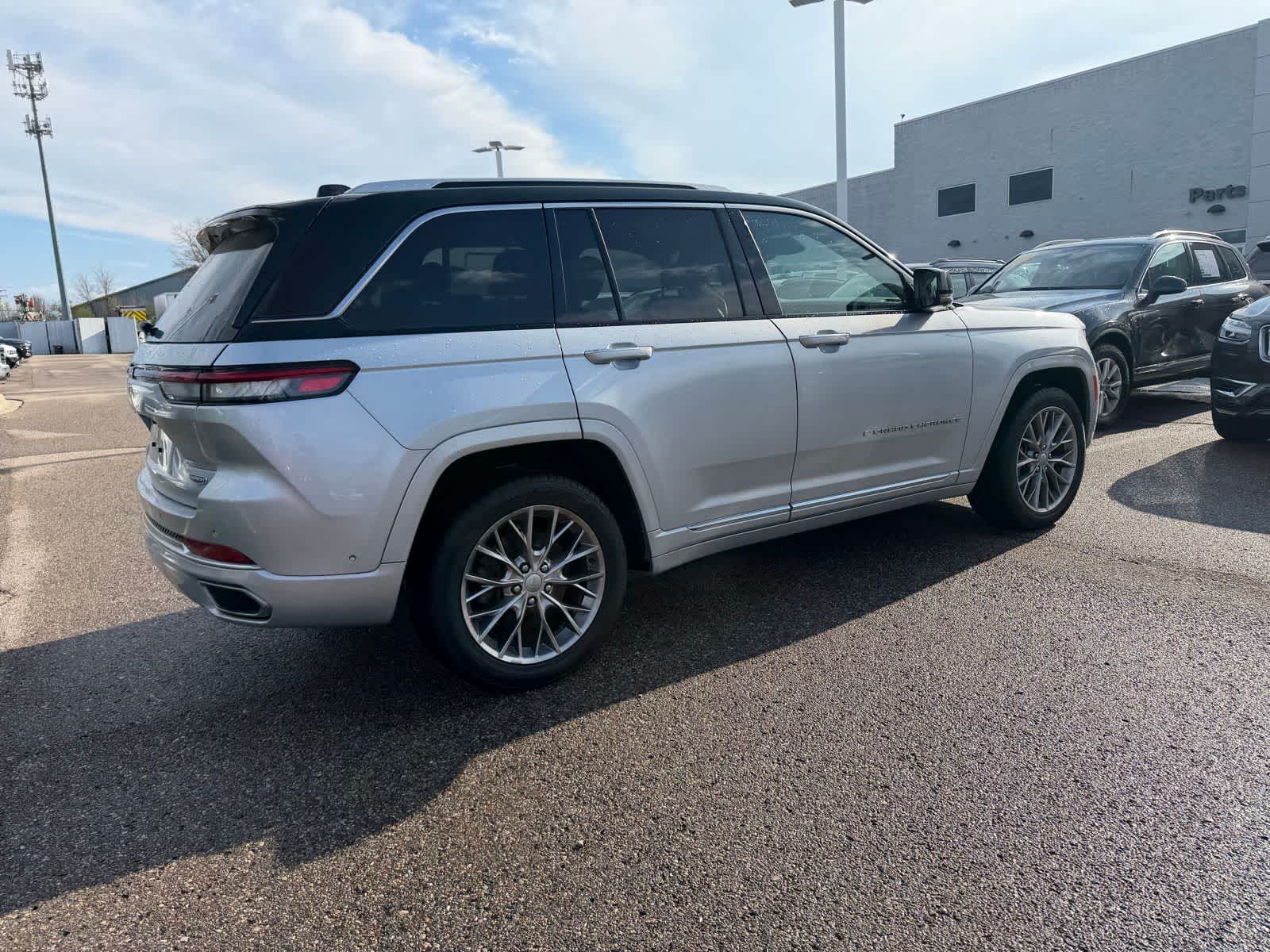 Thumbnail: 2022 Jeep Grand Cherokee - 20