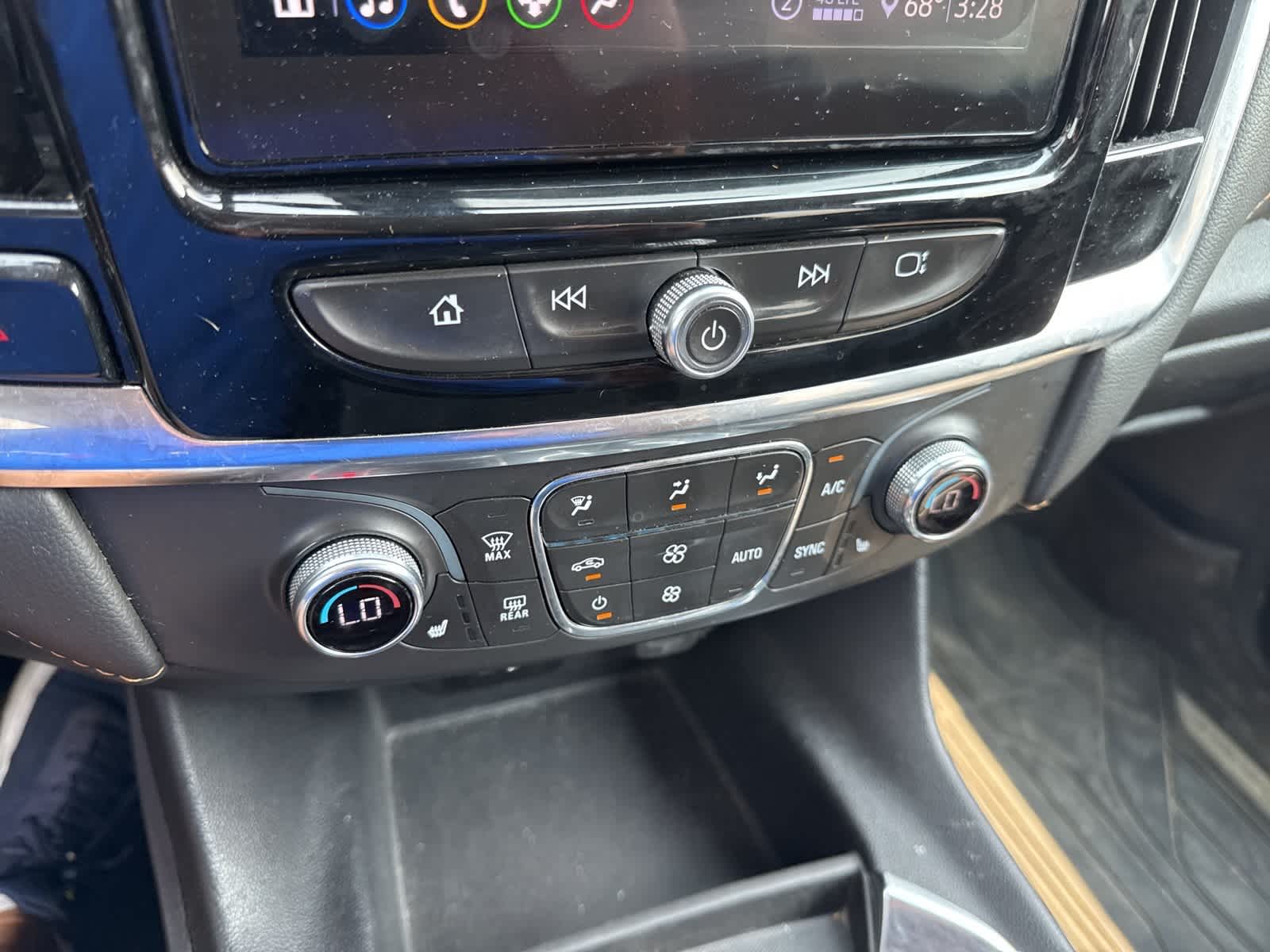Thumbnail: 2021 Chevrolet Traverse - 32