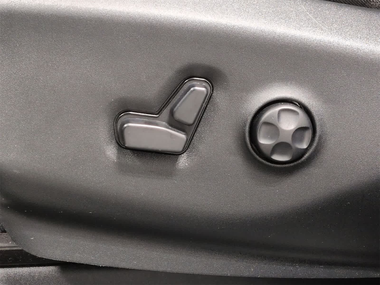 Thumbnail: 2020 Chrysler Pacifica - 18