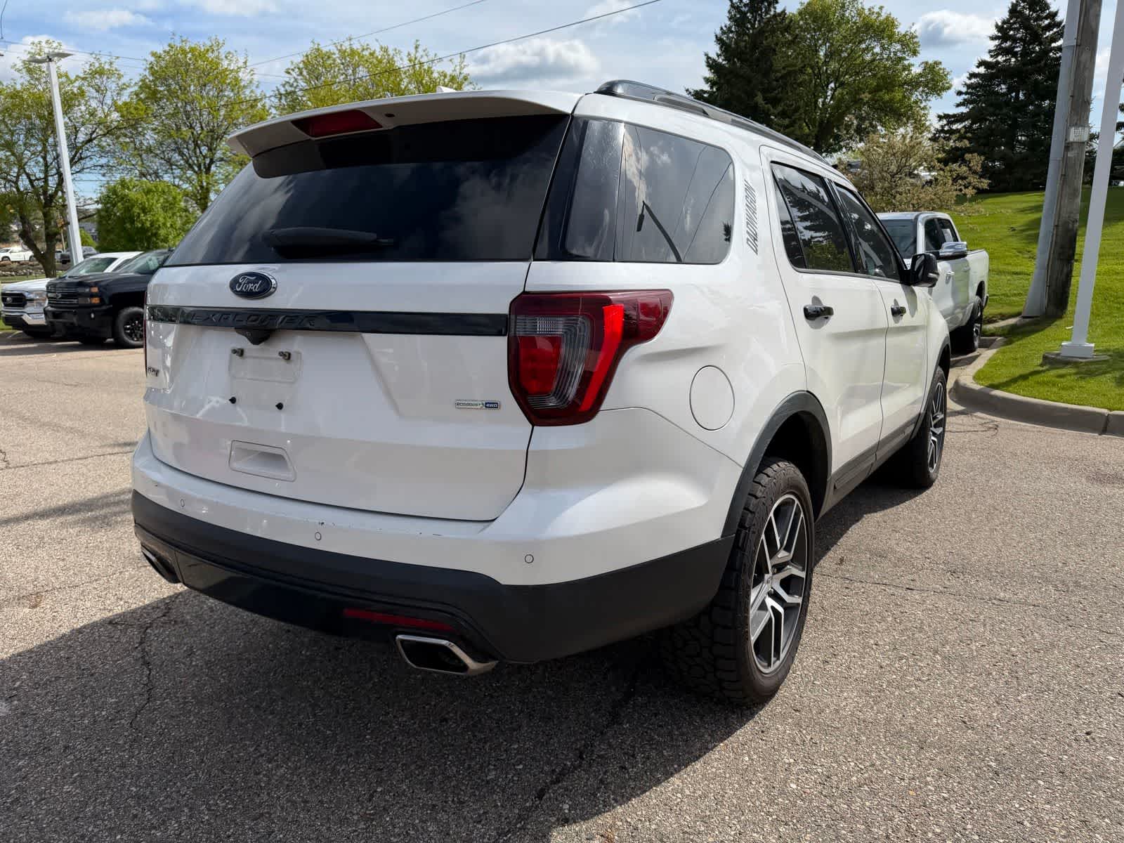 Thumbnail: 2016 Ford Explorer - 17