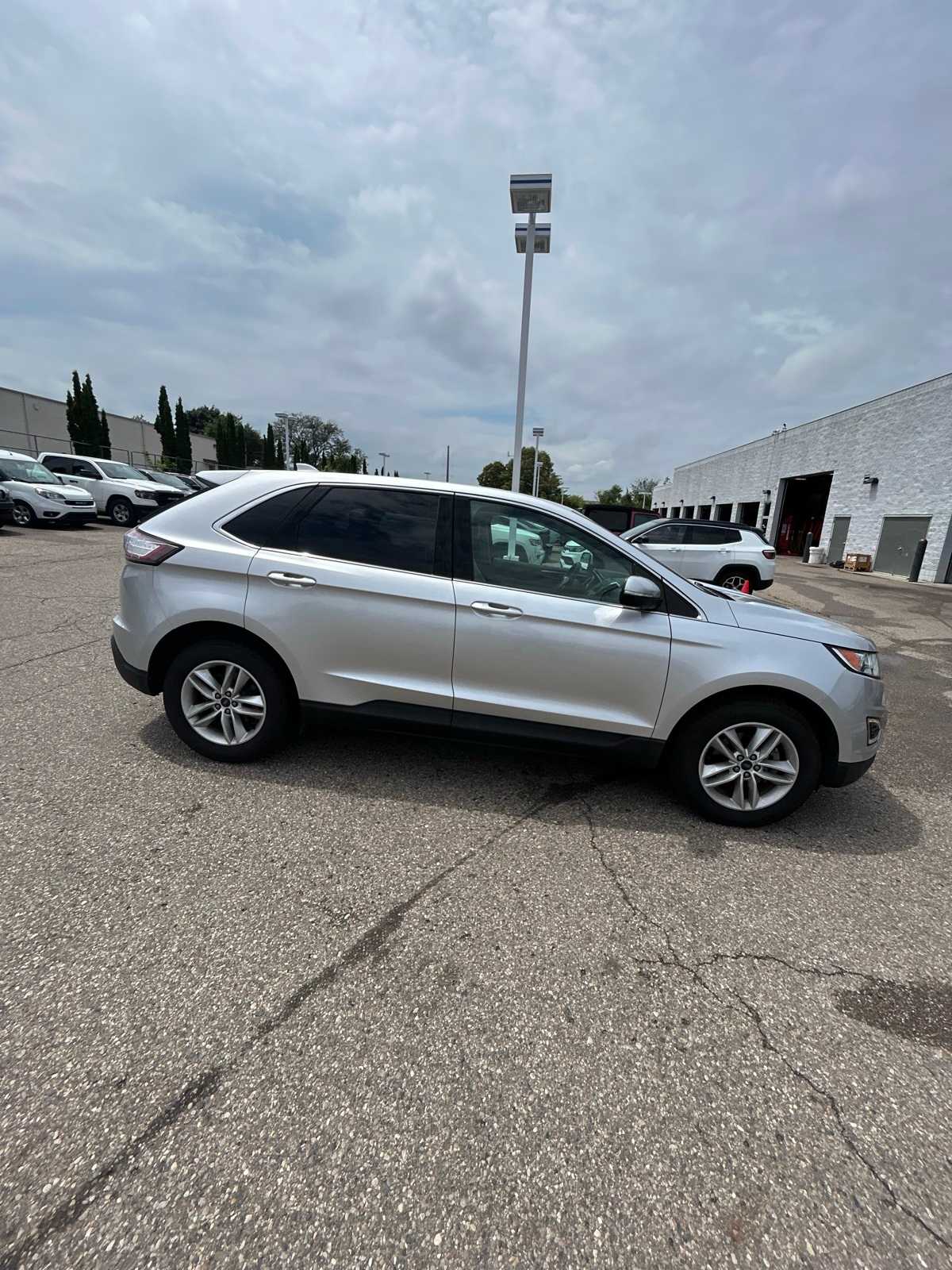 Thumbnail: 2017 Ford Edge - 14