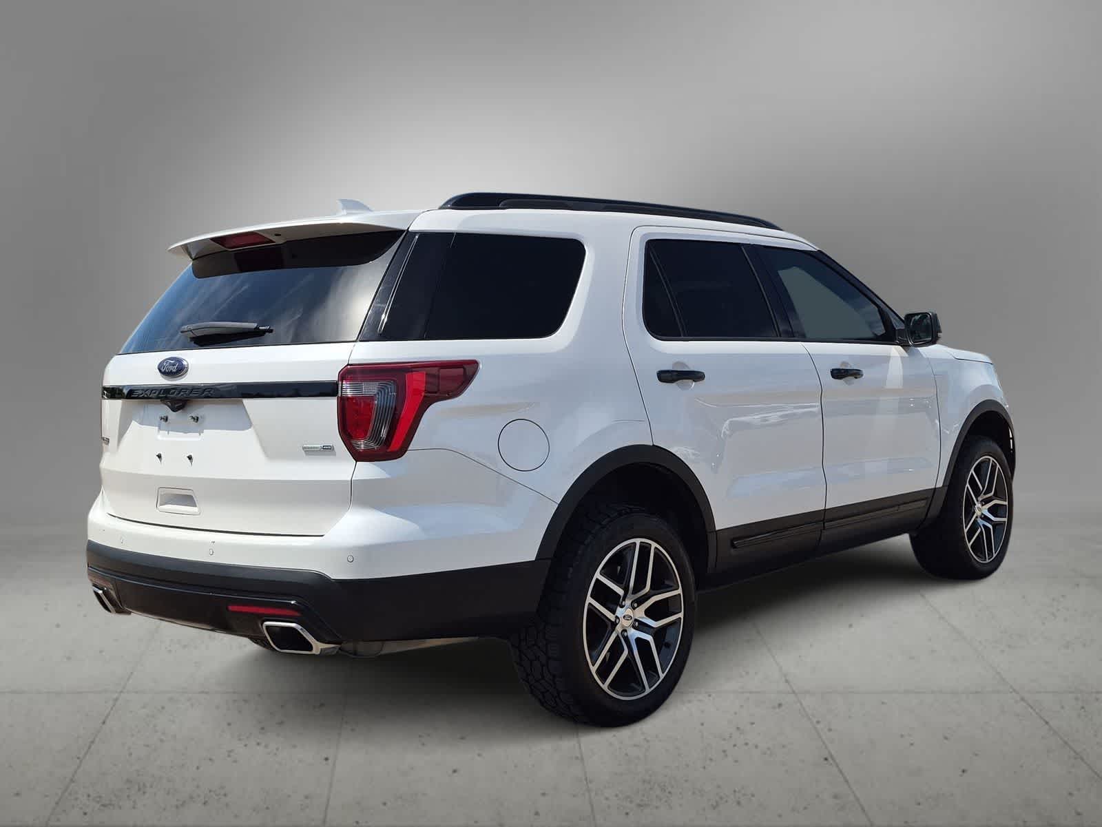 Thumbnail: 2016 Ford Explorer - 8
