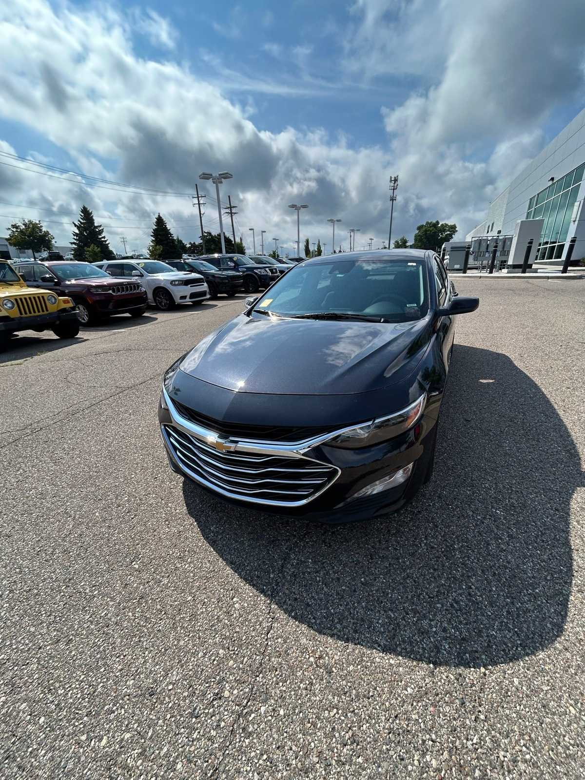 Thumbnail: 2023 Chevrolet Malibu - 3