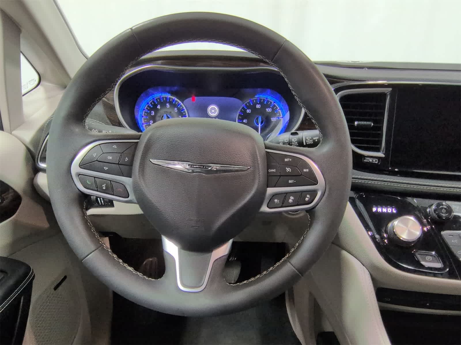 Thumbnail: 2022 Chrysler Pacifica - 25