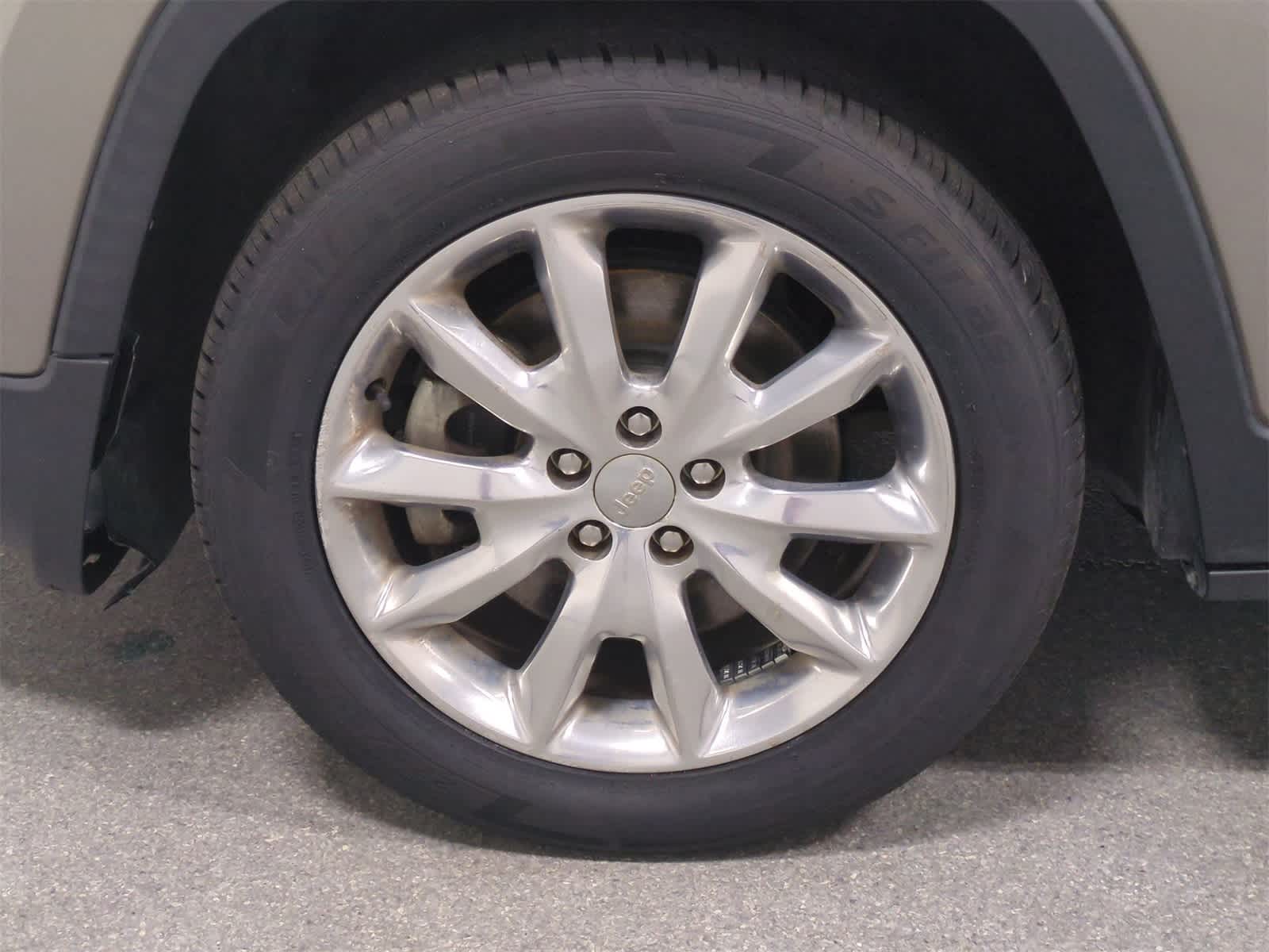 Thumbnail: 2016 Jeep Cherokee - 14