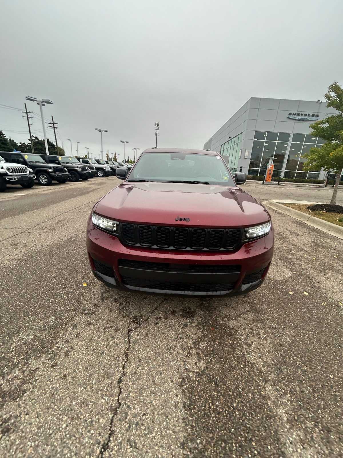 Thumbnail: 2023 Jeep Grand Cherokee L - 5