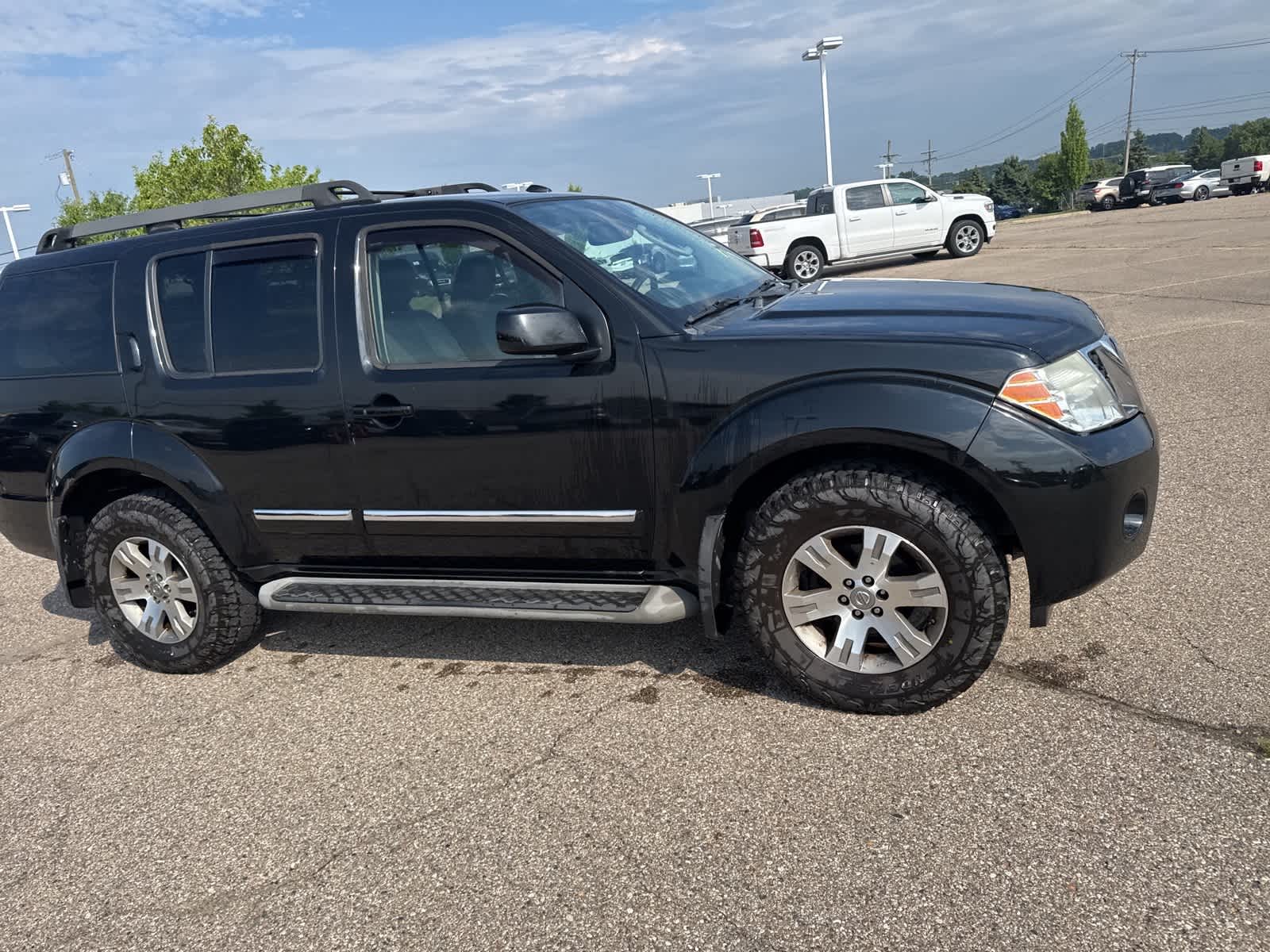 Thumbnail: 2012 Nissan Pathfinder - 11