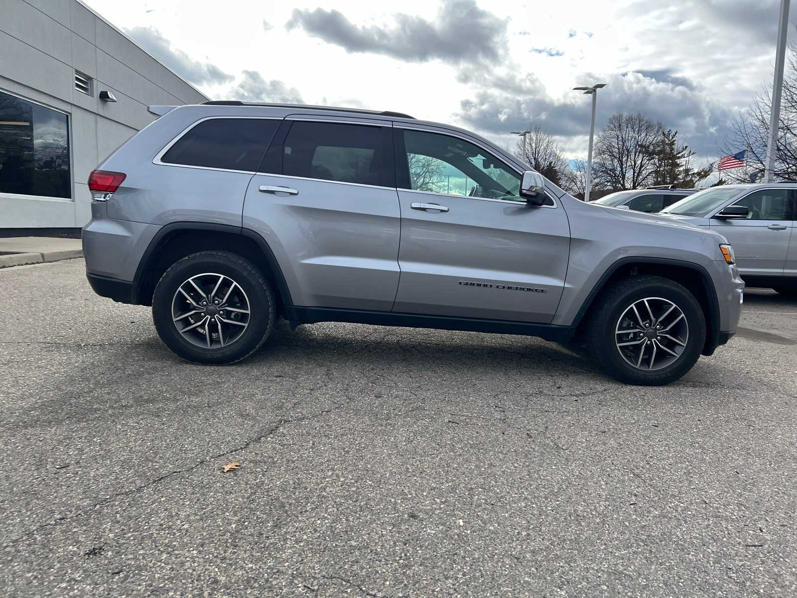 Thumbnail: 2020 Jeep Grand Cherokee - 10