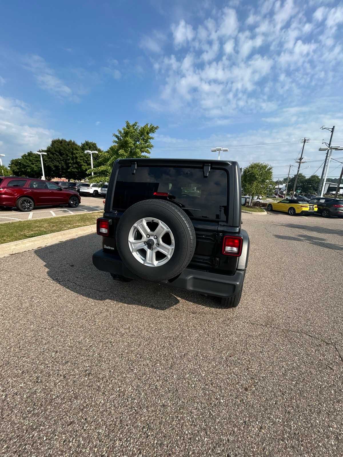 Thumbnail: 2021 Jeep Wrangler - 21
