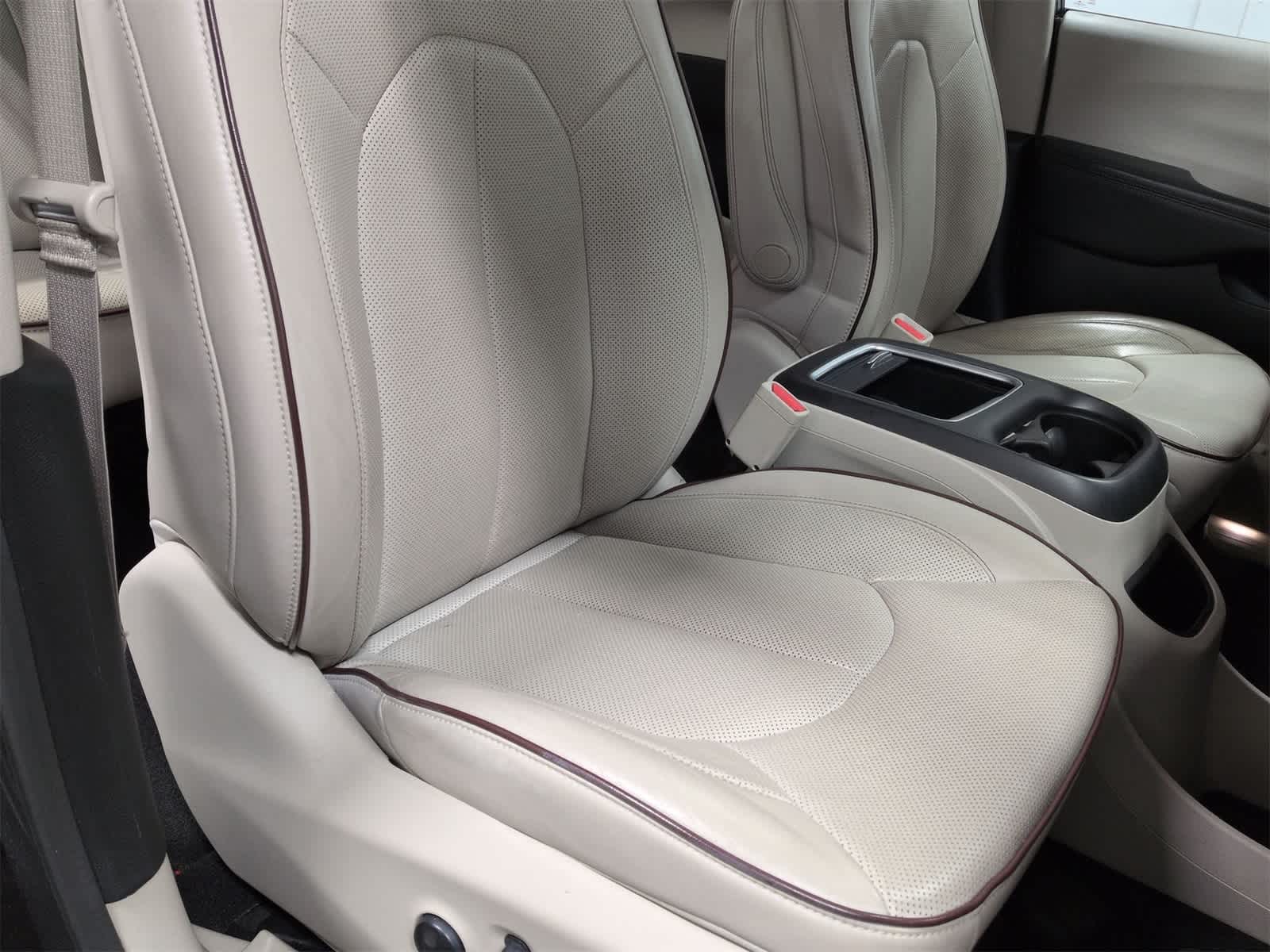 Thumbnail: 2017 Chrysler Pacifica - 25