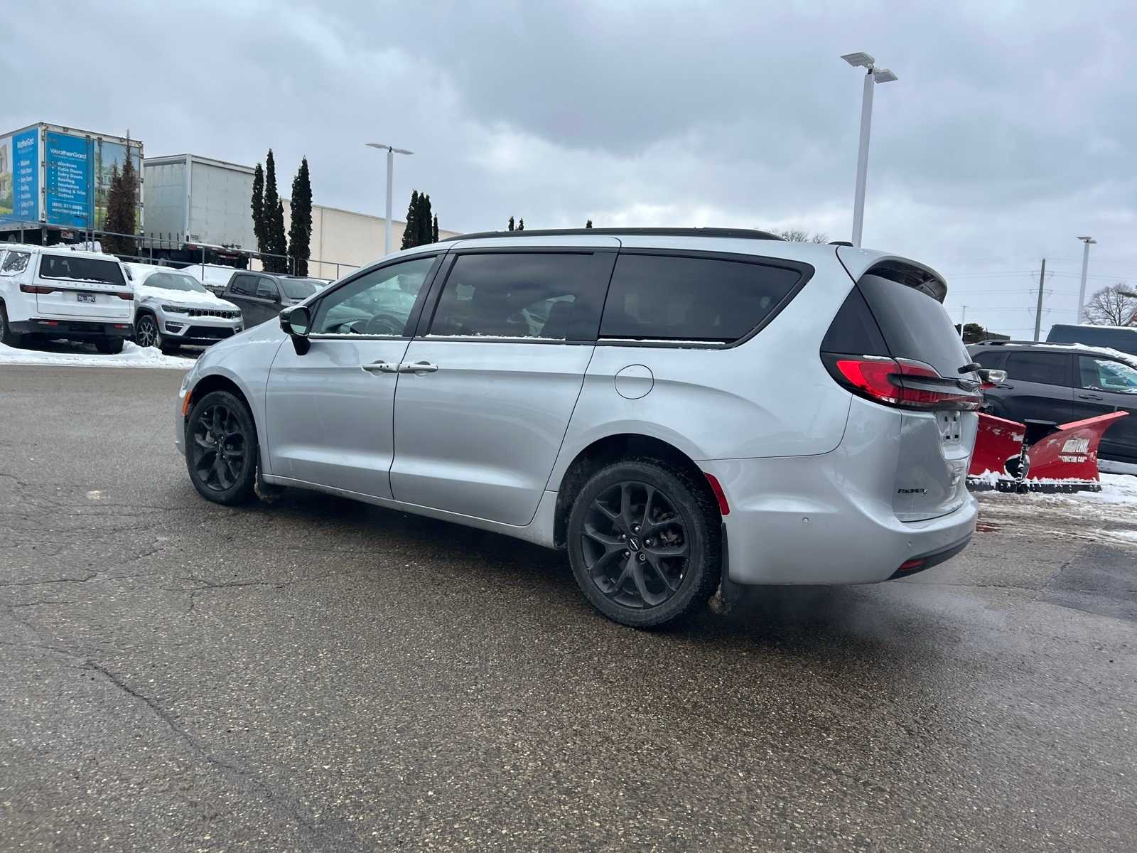 Thumbnail: 2023 Chrysler Pacifica - 24