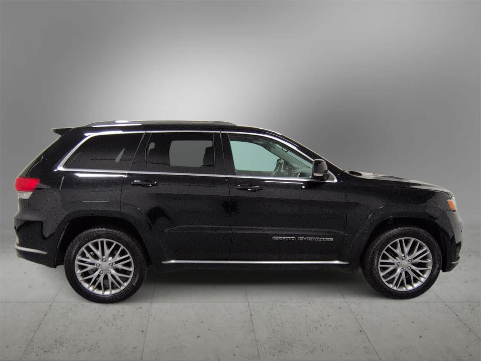 Thumbnail: 2017 Jeep Grand Cherokee - 9