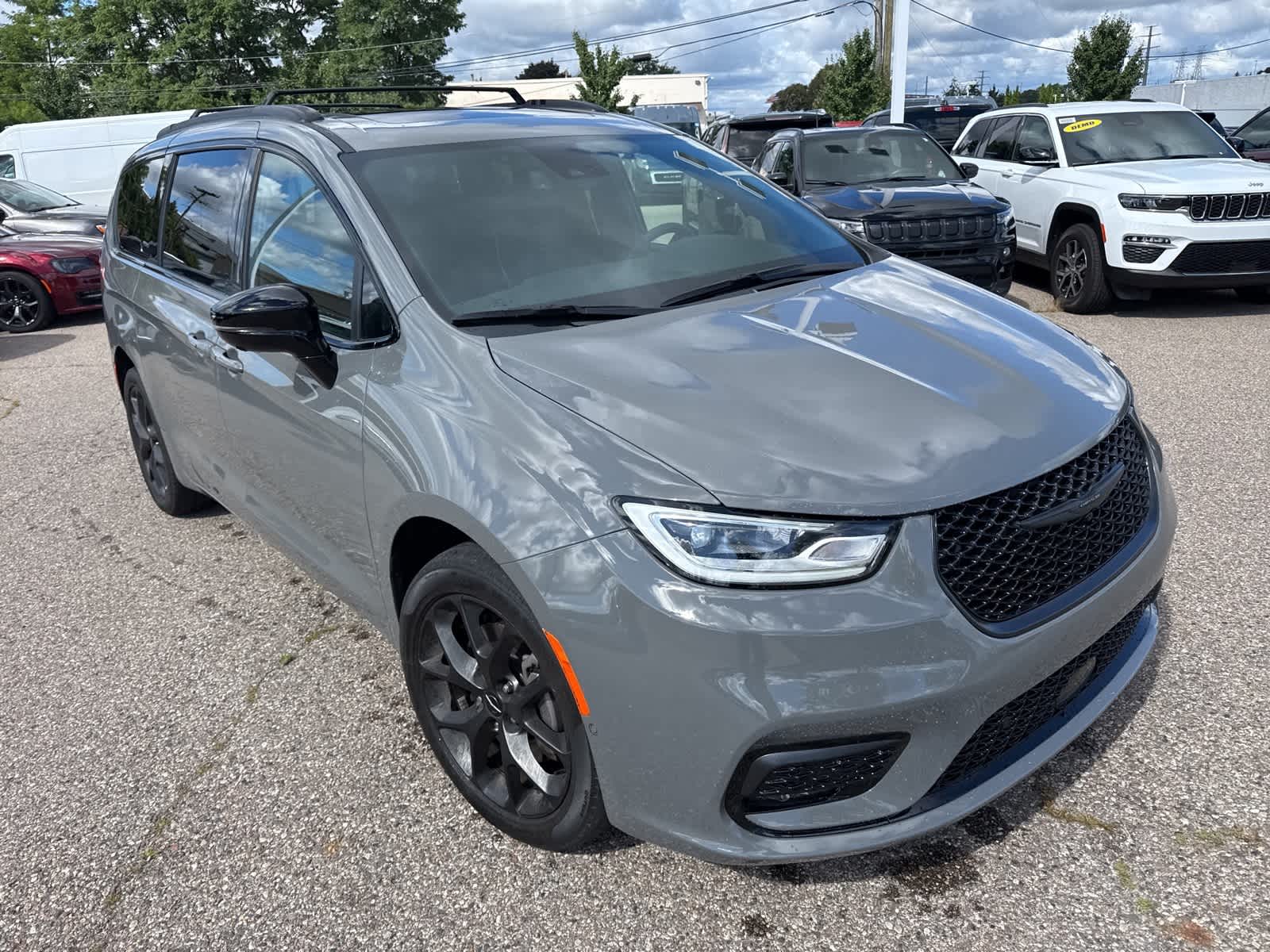 Thumbnail: 2023 Chrysler Pacifica - 8