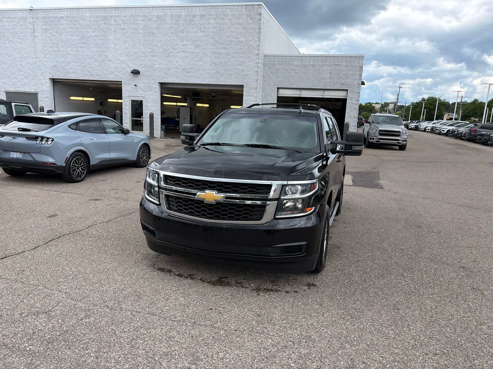 Thumbnail: 2018 Chevrolet Tahoe - 3