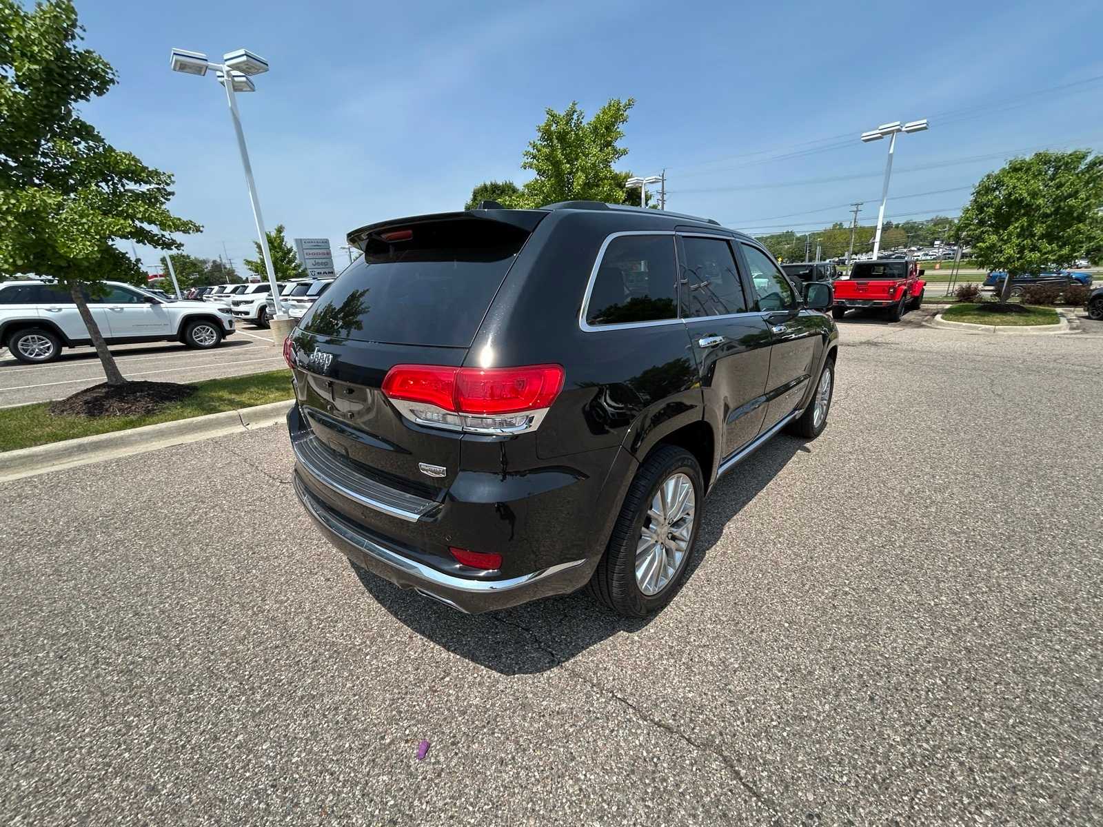 Thumbnail: 2017 Jeep Grand Cherokee - 16
