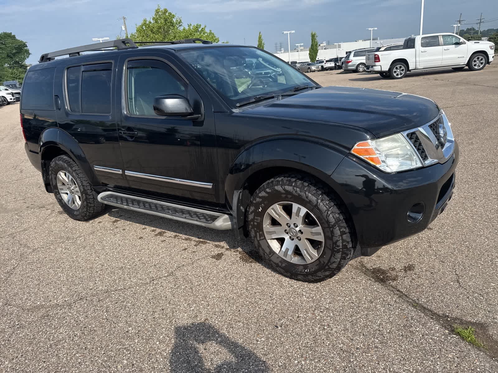 Thumbnail: 2012 Nissan Pathfinder - 10