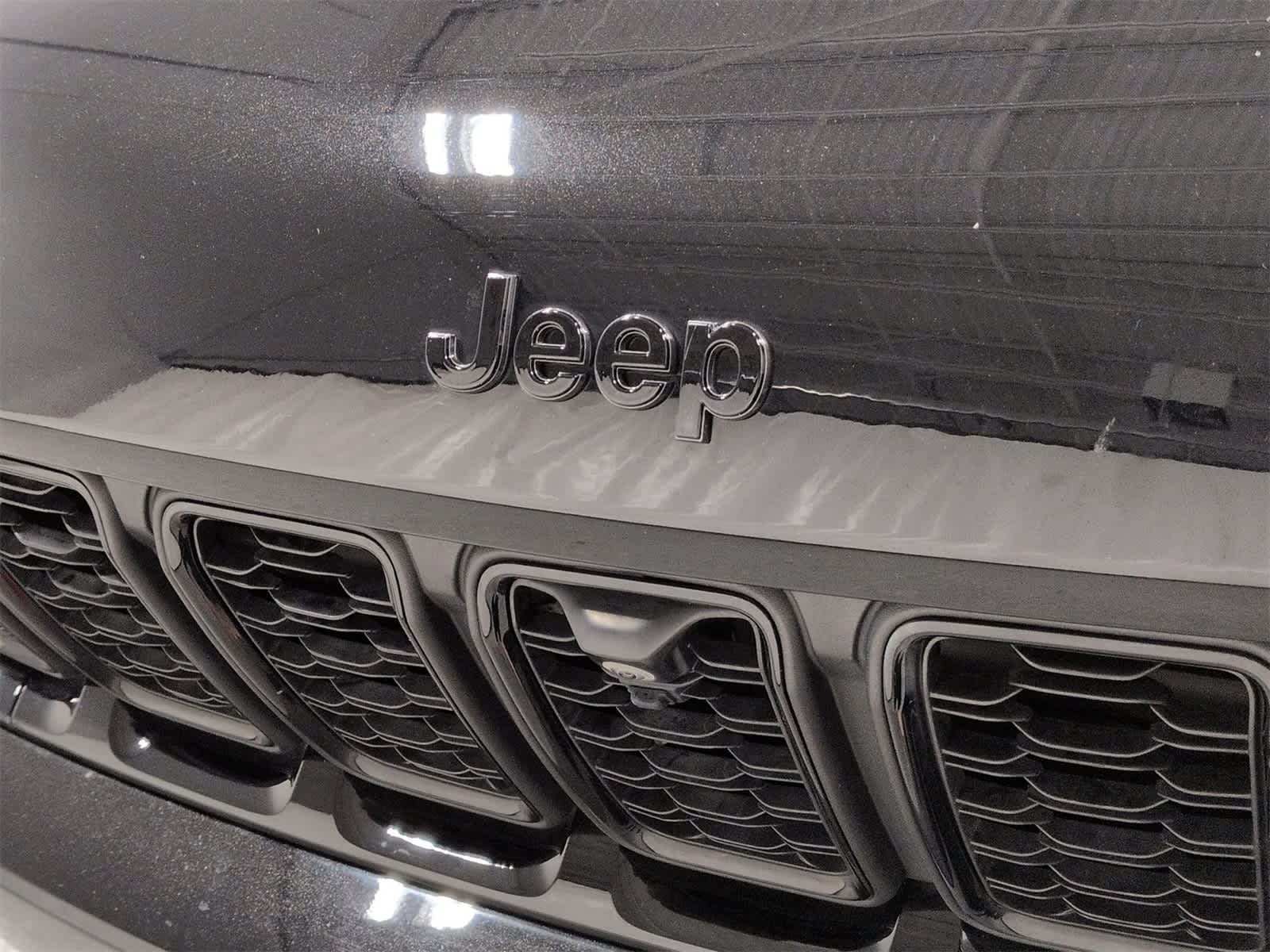 Thumbnail: 2023 Jeep Grand Cherokee - 12