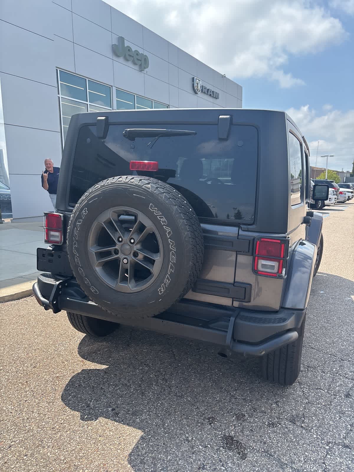 Thumbnail: 2018 Jeep Wrangler - 14