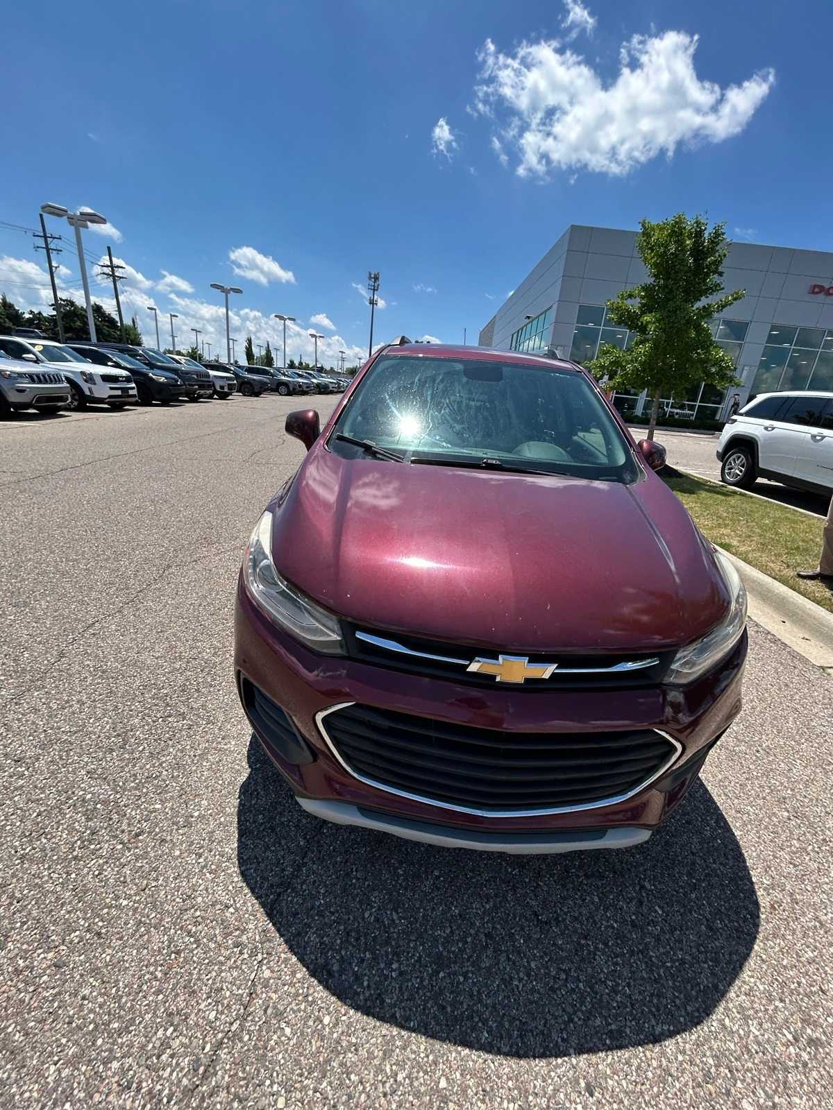 Thumbnail: 2017 Chevrolet Trax - 3