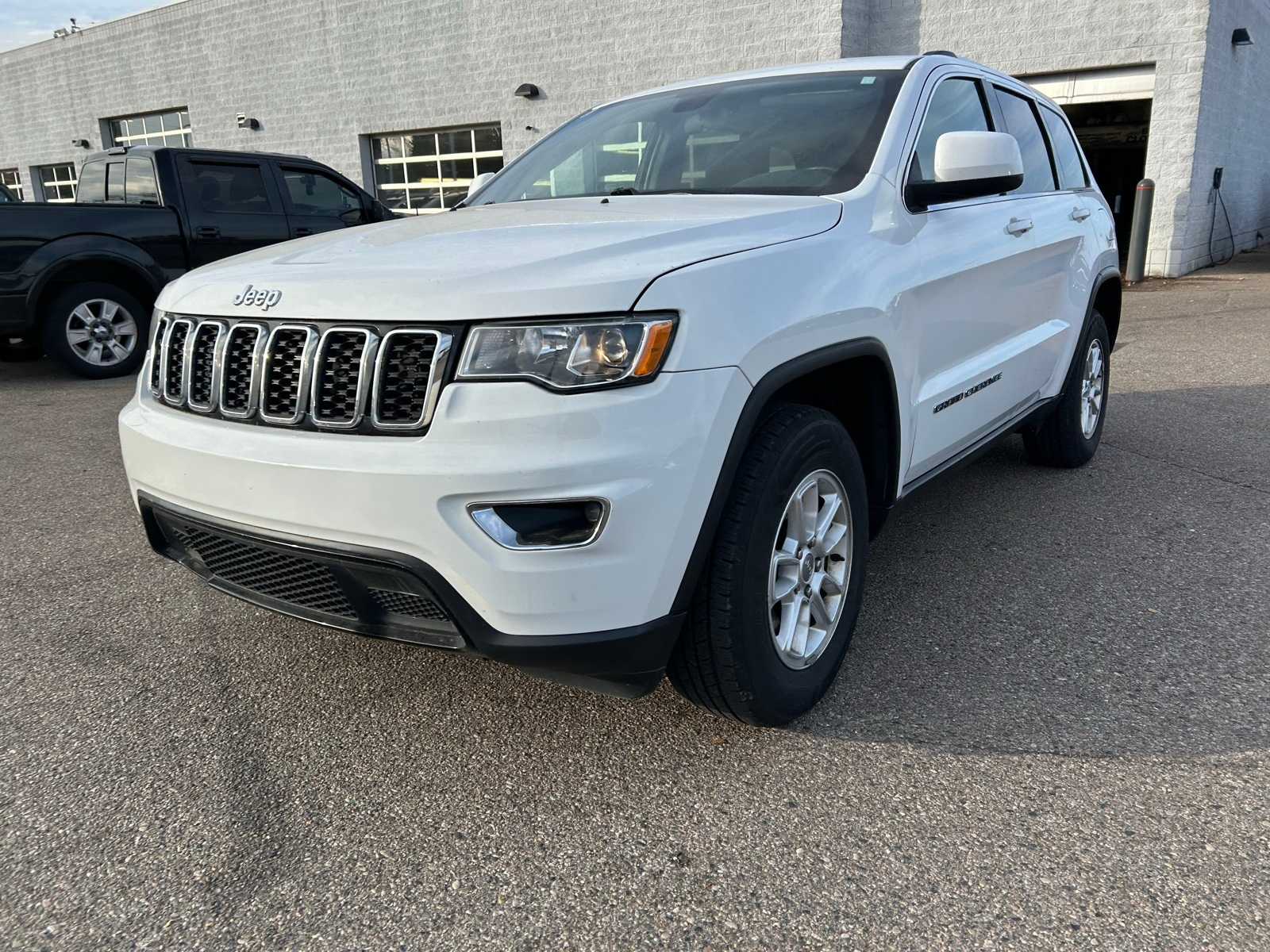 2020 Jeep Grand Cherokee Laredo E photo 2