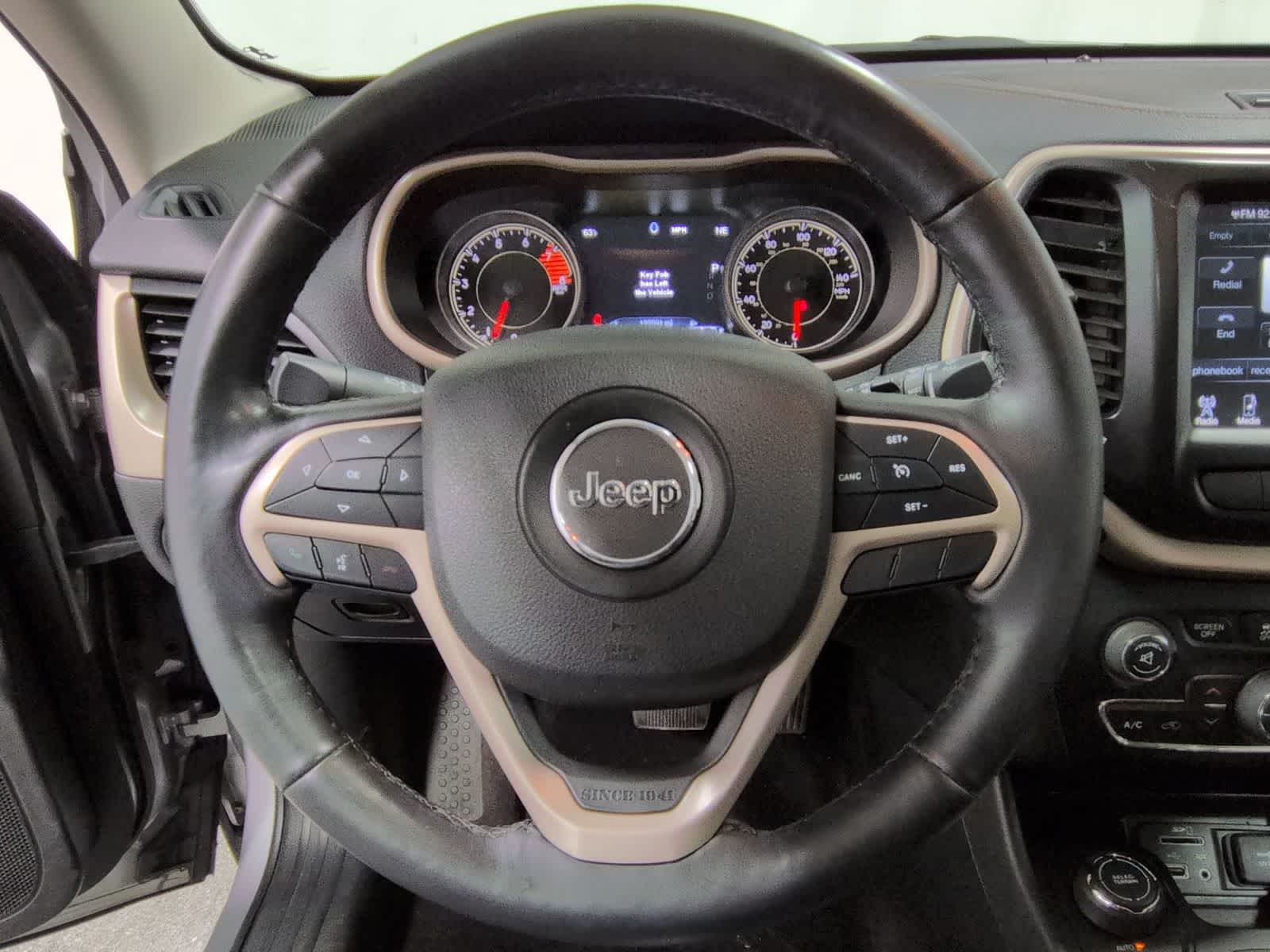 Thumbnail: 2018 Jeep Cherokee - 25