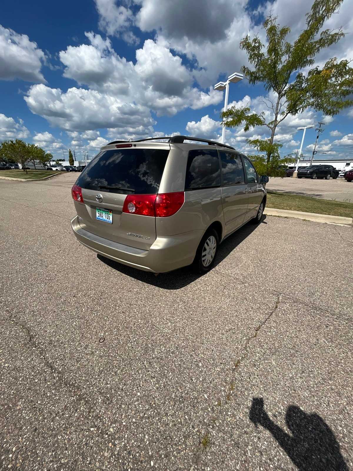 Thumbnail: 2008 Toyota Sienna - 20