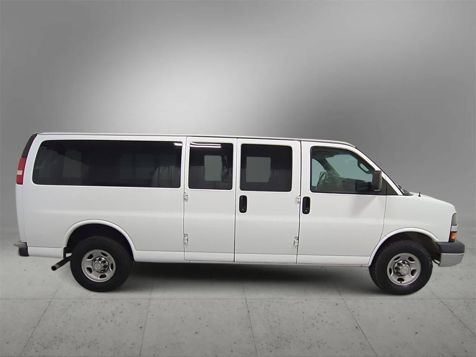 Thumbnail: 2016 Chevrolet Express - 9