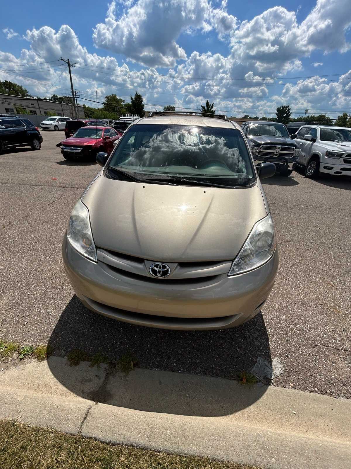 Thumbnail: 2008 Toyota Sienna - 3