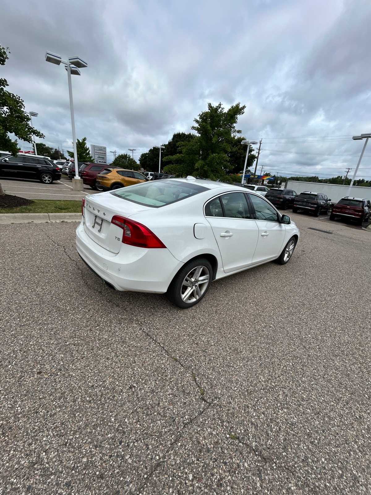 Thumbnail: 2015 Volvo S60 - 15