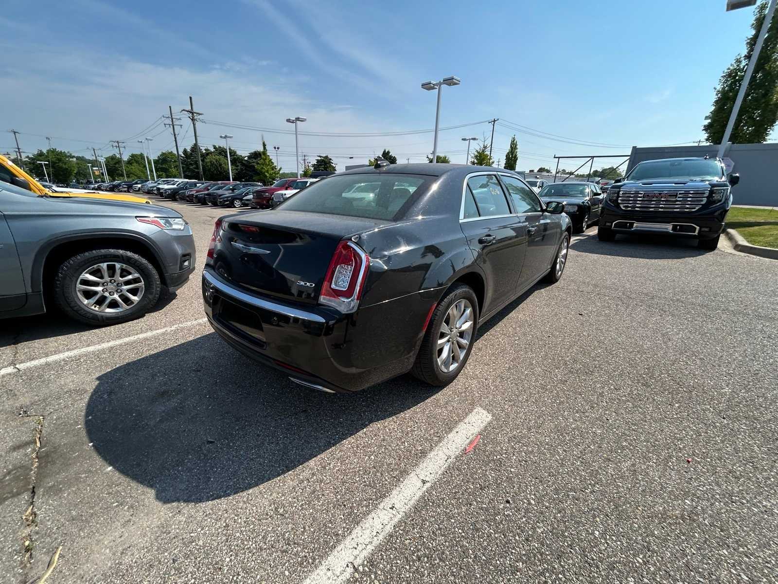 Thumbnail: 2023 Chrysler 300 - 15