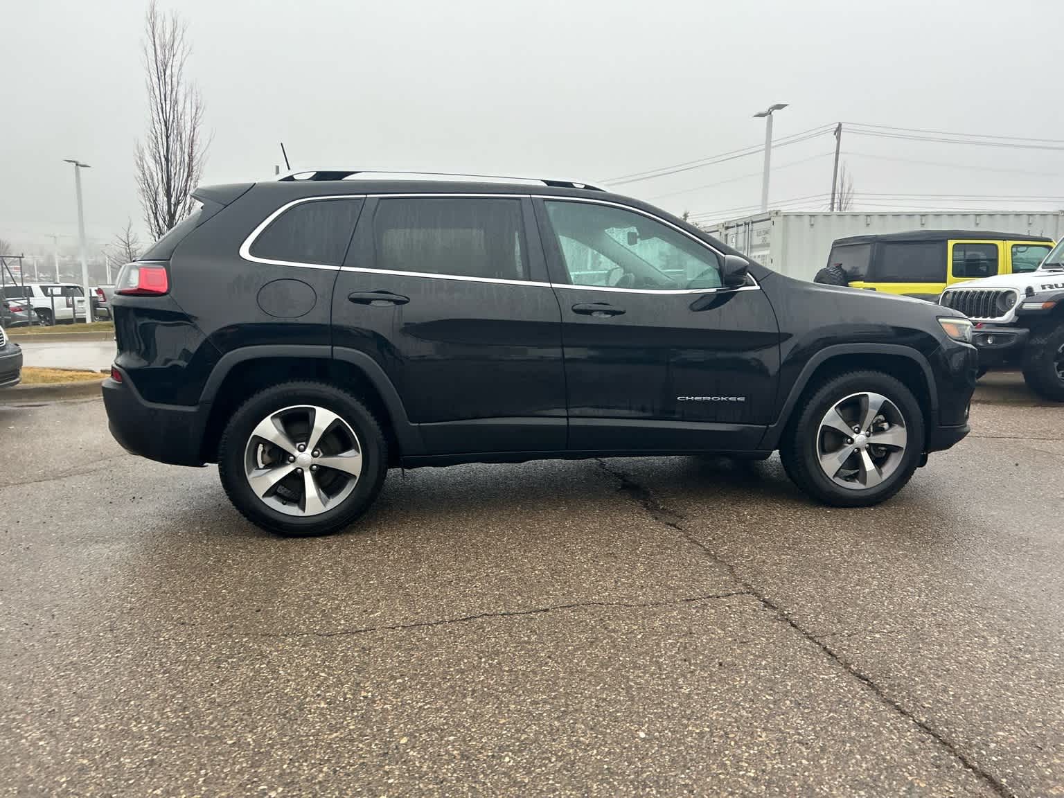 Thumbnail: 2021 Jeep Cherokee - 14