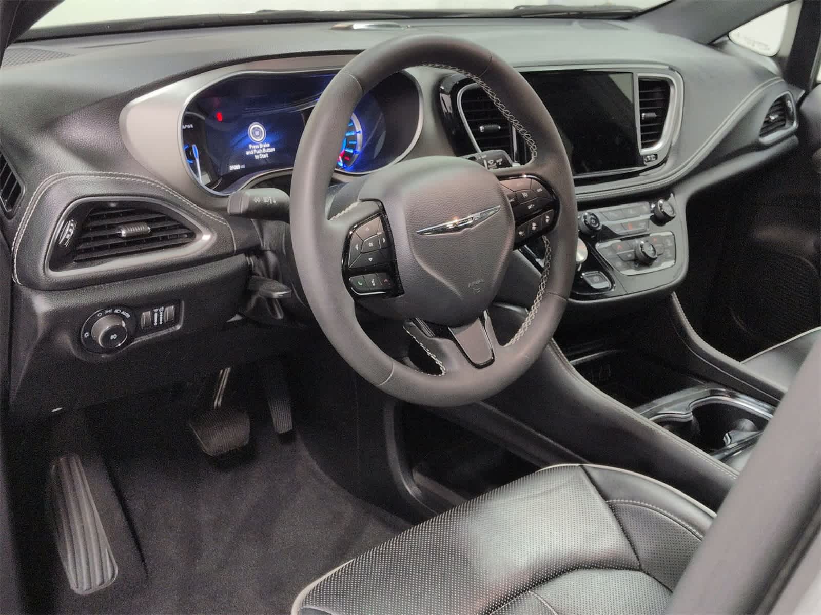 Thumbnail: 2022 Chrysler Pacifica - 10