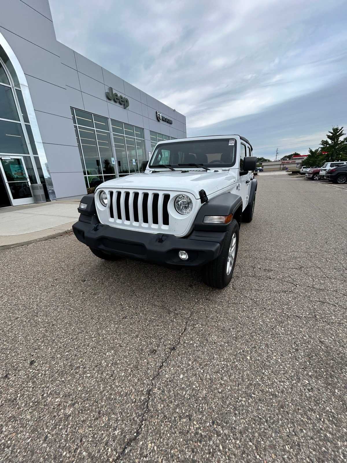 2022 Jeep Wrangler Unlimited Sport S photo 3