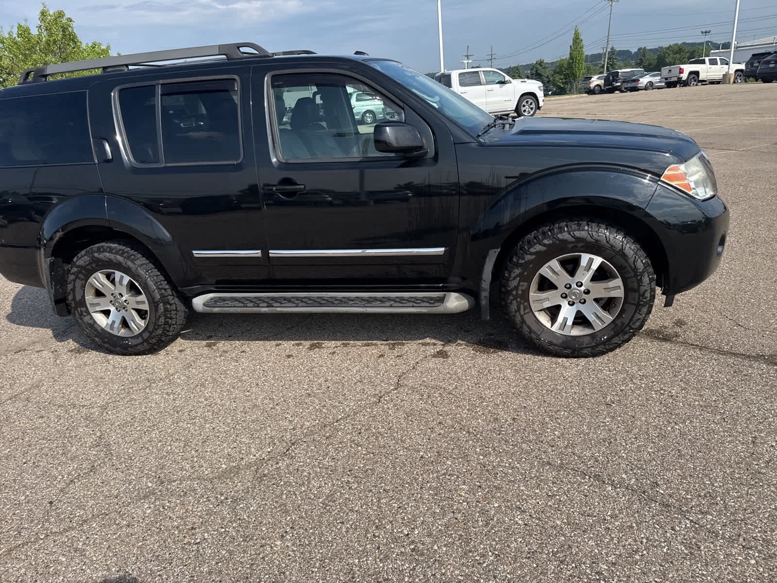 Thumbnail: 2012 Nissan Pathfinder - 12