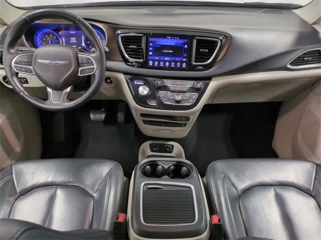 2017 Chrysler Pacifica Touring-L 16