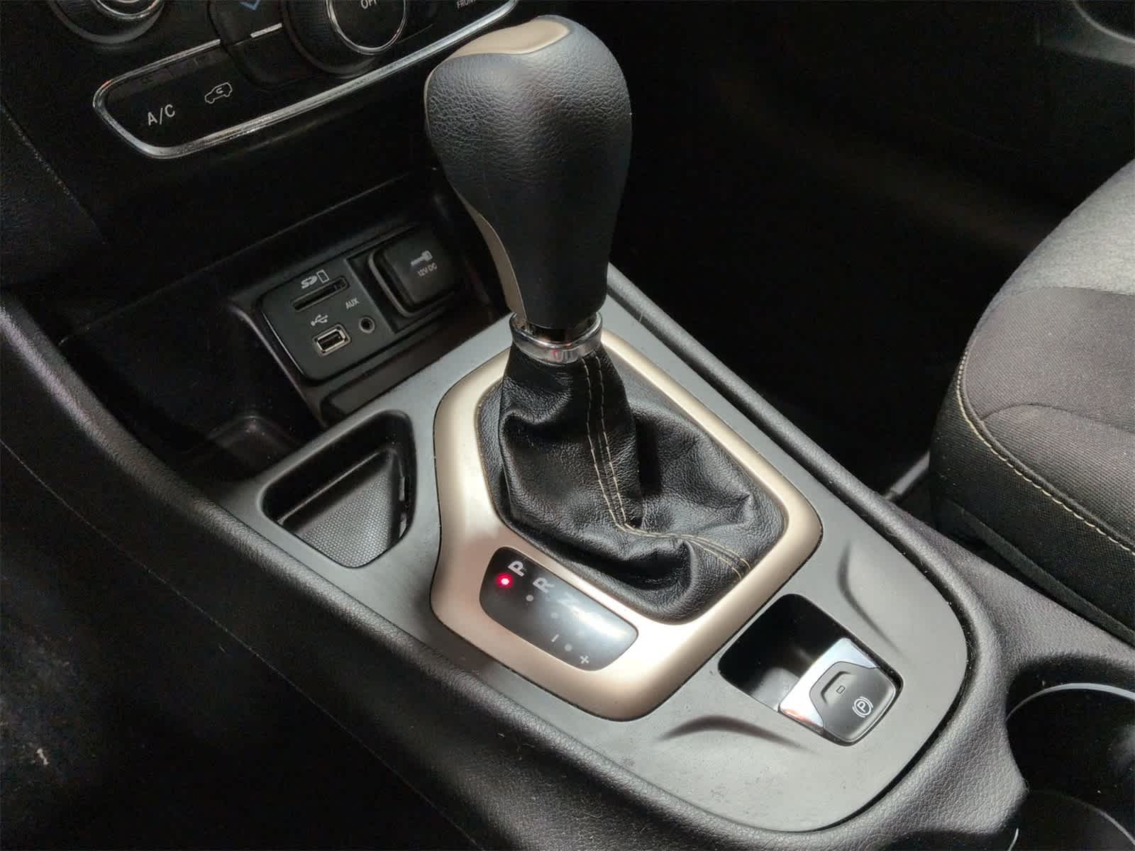 Thumbnail: 2014 Jeep Cherokee - 31