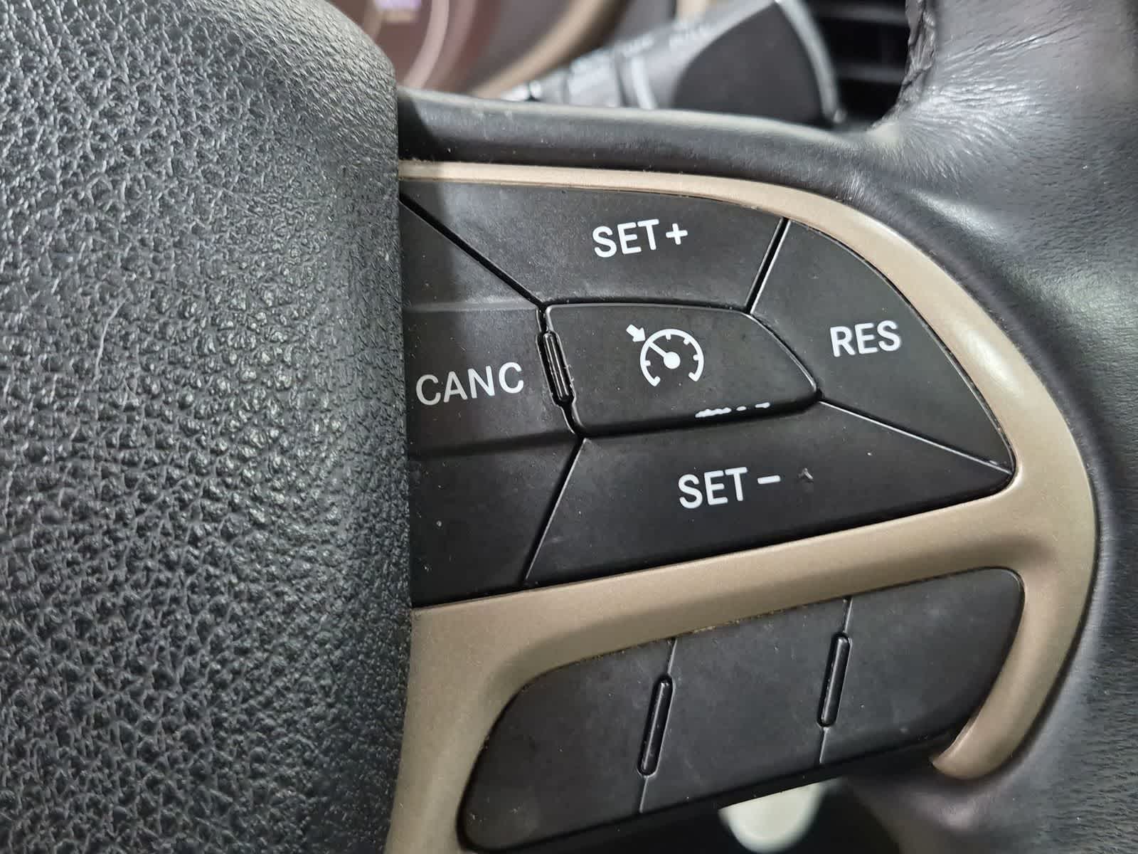 Thumbnail: 2017 Jeep Cherokee - 34