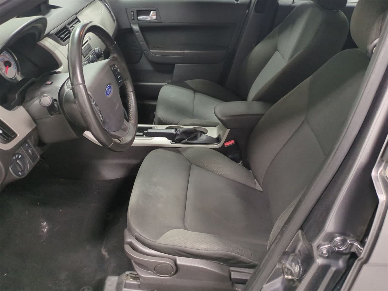 Thumbnail: 2010 Ford Focus - 16