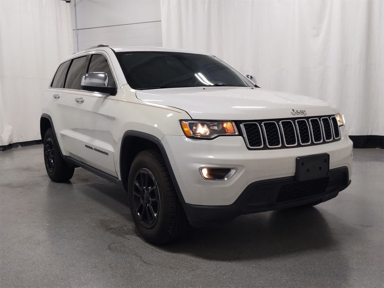 Thumbnail: 2019 Jeep Grand Cherokee - 16