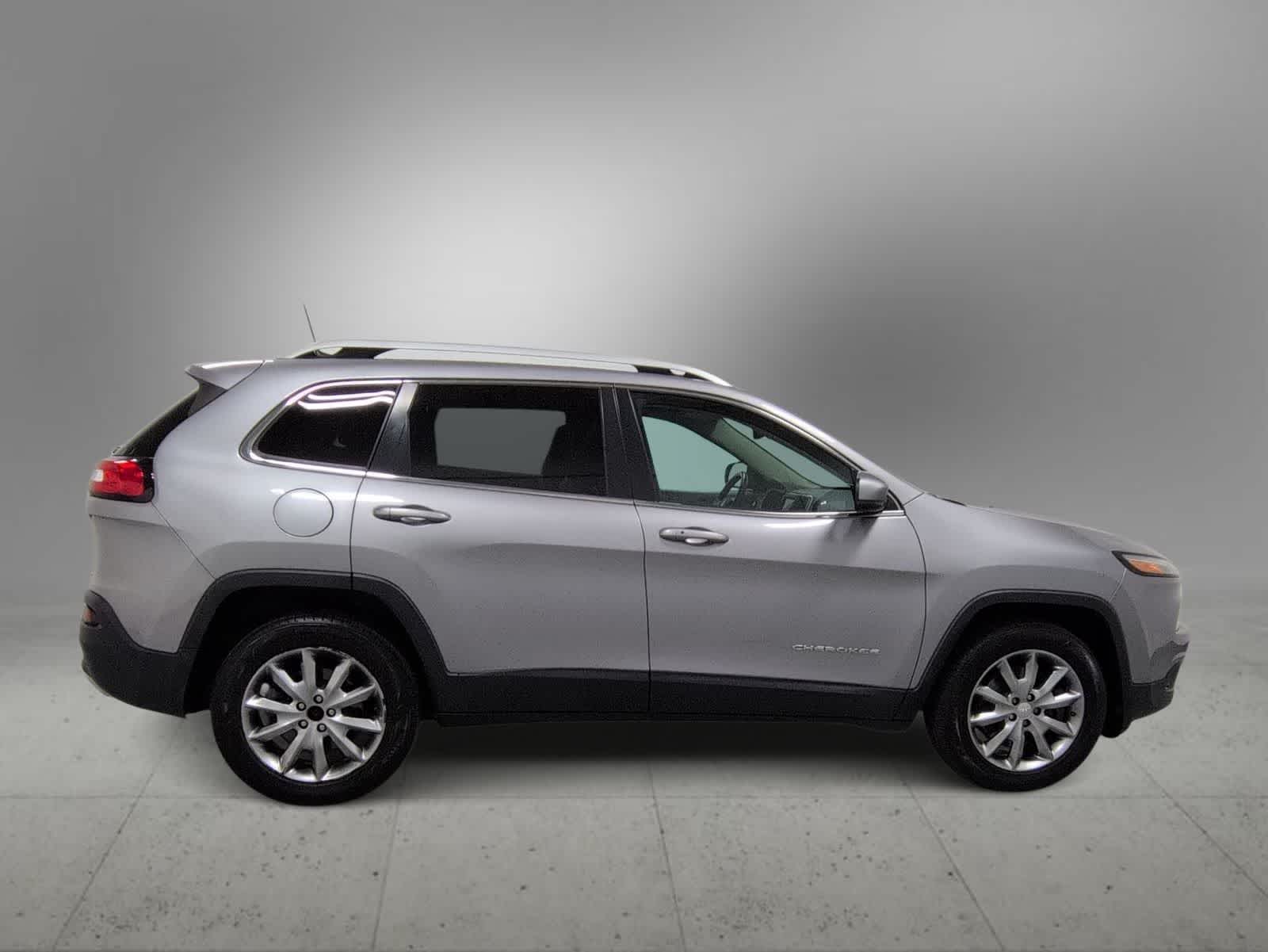 Thumbnail: 2018 Jeep Cherokee - 9