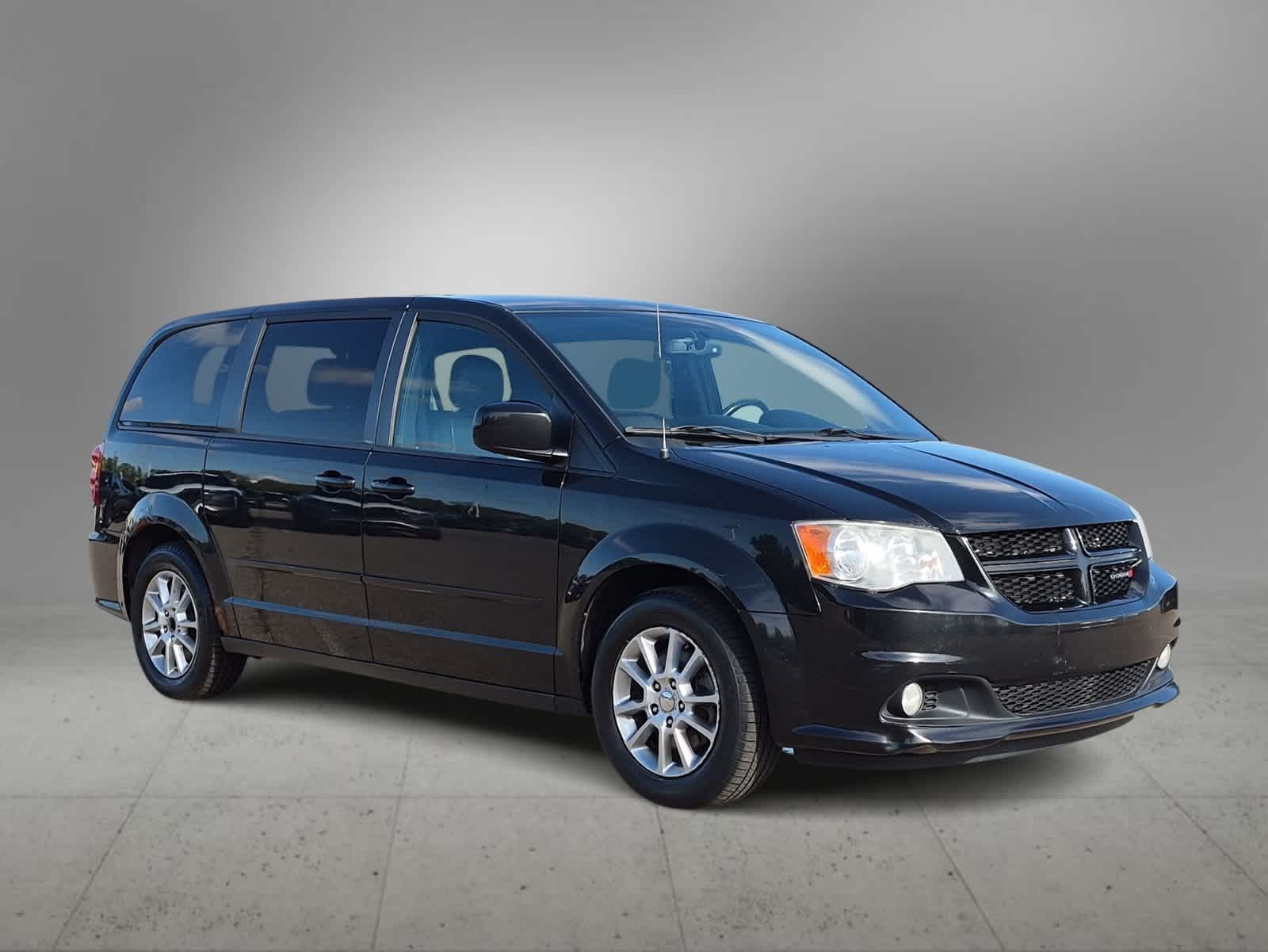 Used 2013 Dodge Grand Caravan R/T with VIN 2C4RDGEG4DR609601 for sale in Farmington Hills, MI