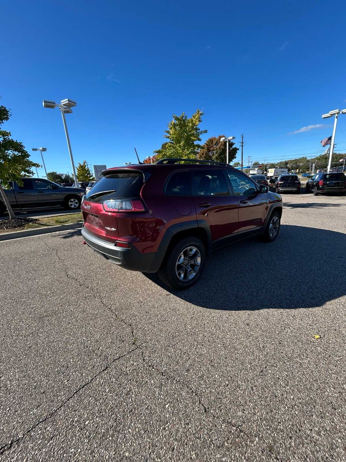 Thumbnail: 2019 Jeep Cherokee - 18