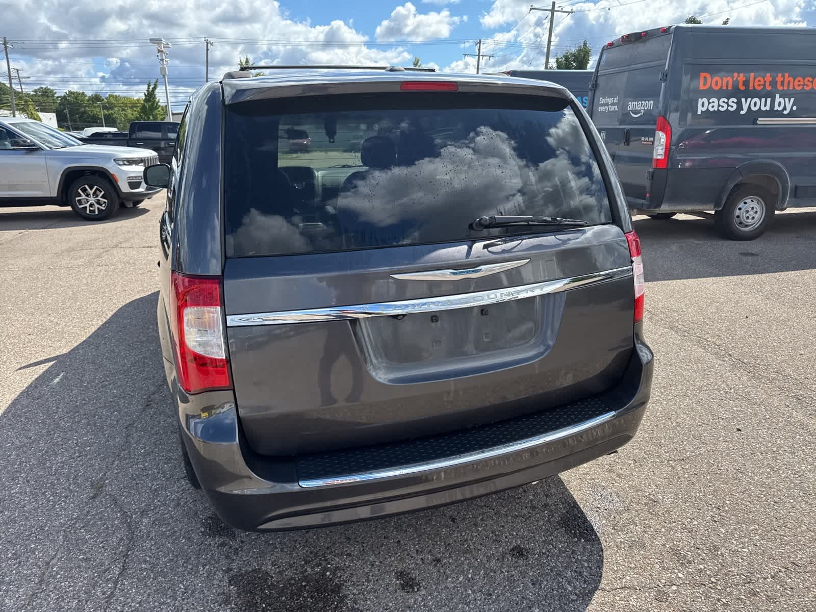 Thumbnail: 2015 Chrysler Town & Country - 19