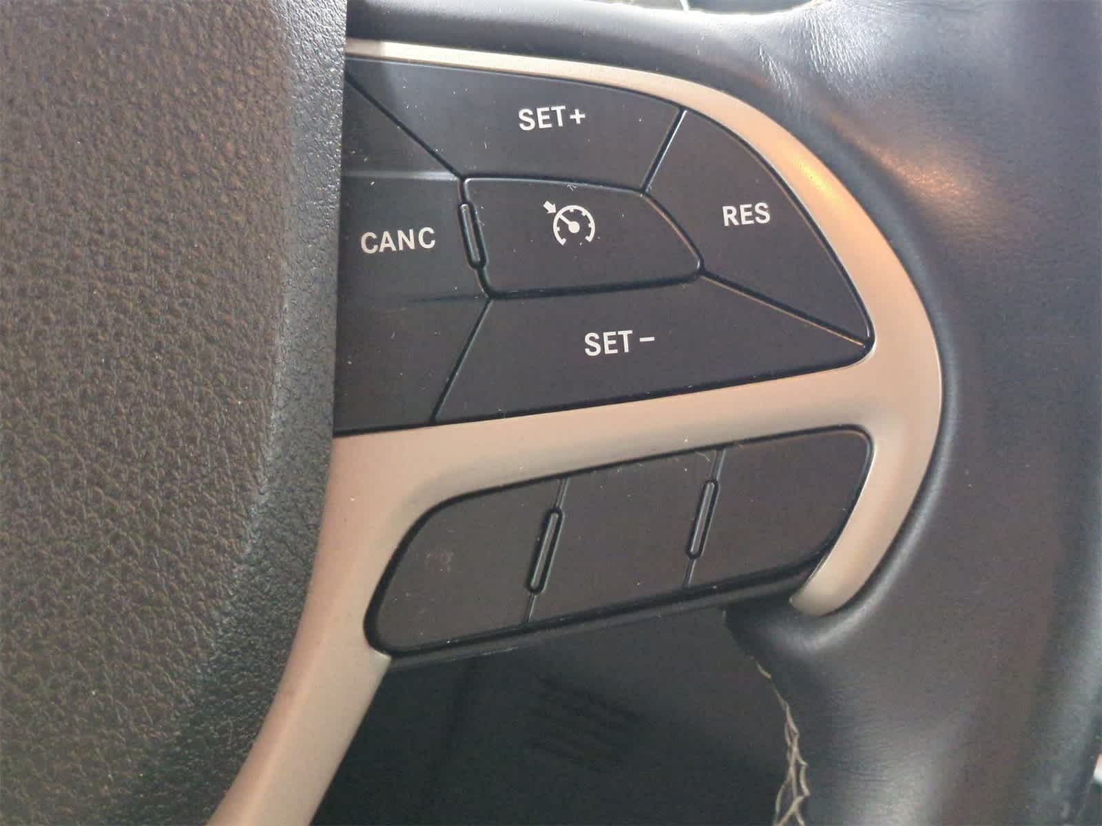 Thumbnail: 2017 Jeep Grand Cherokee - 24